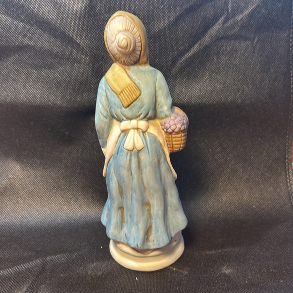 Vintage Homco Ceramic Woman Figurine with Basket of Grapes. Collectible - Picture 2 of 4